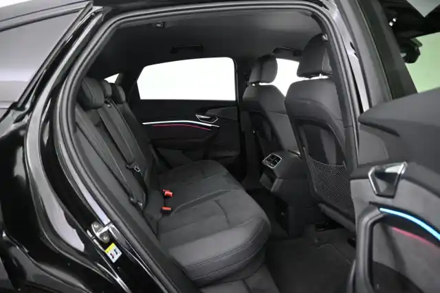 Musta Maastoauto, Audi e-tron – VAR-12932