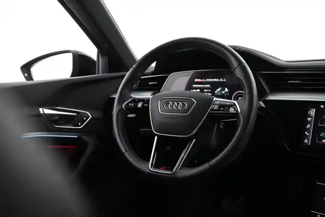 Musta Maastoauto, Audi e-tron – VAR-12932