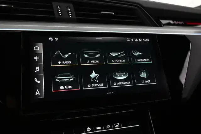 Musta Maastoauto, Audi e-tron – VAR-12932