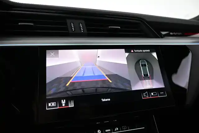 Musta Maastoauto, Audi e-tron – VAR-12932