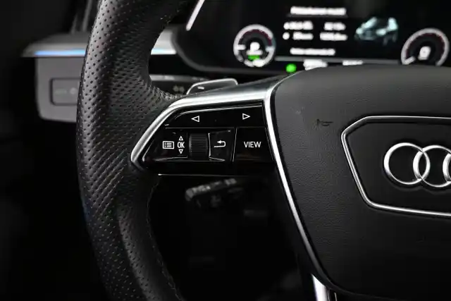 Musta Maastoauto, Audi e-tron – VAR-12932