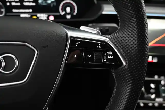 Musta Maastoauto, Audi e-tron – VAR-12932