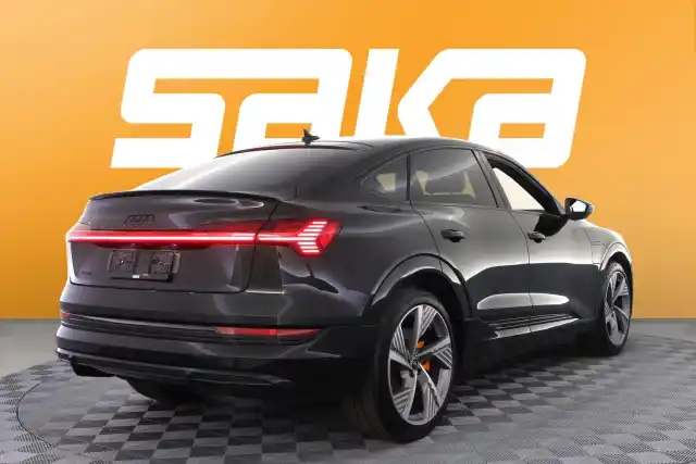 Musta Maastoauto, Audi e-tron – VAR-12932