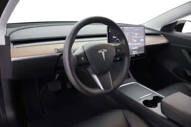 Musta Sedan, Tesla Model 3 – VAR-12933