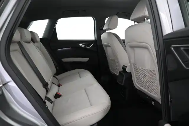 Harmaa Maastoauto, Audi Q4 e-tron – VAR-12939