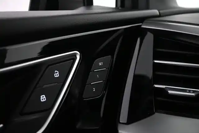 Harmaa Maastoauto, Audi Q4 e-tron – VAR-12939