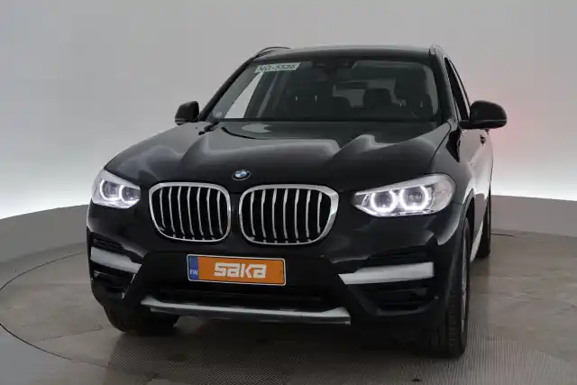 Musta Maastoauto, BMW X3 – VAR-13008
