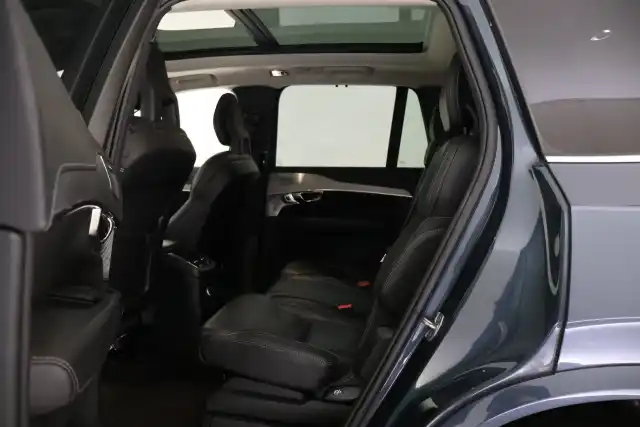 Sininen Maastoauto, Volvo XC90 – VAR-13103