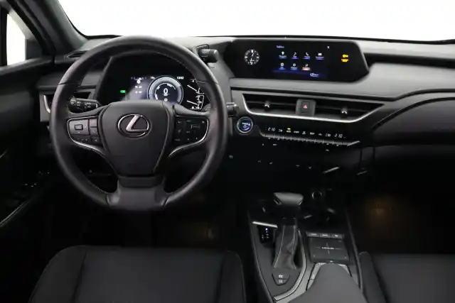 Musta Maastoauto, Lexus UX – VAR-13121