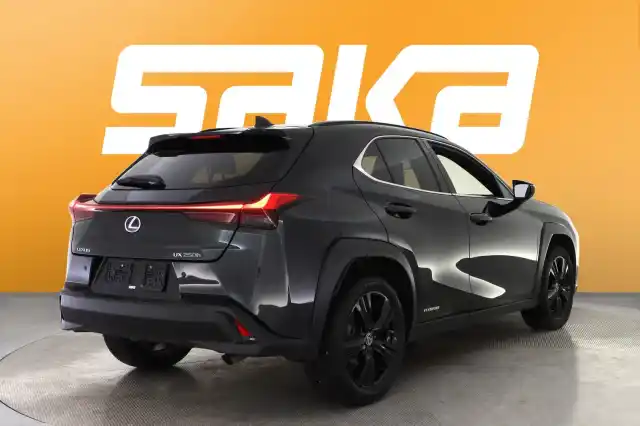 Musta Maastoauto, Lexus UX – VAR-13121