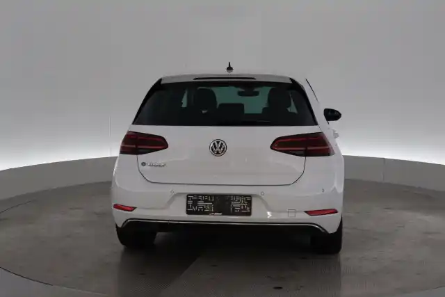 Valkoinen Viistoperä, Volkswagen Golf – VAR-13175