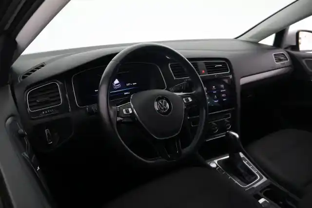 Valkoinen Viistoperä, Volkswagen Golf – VAR-13175