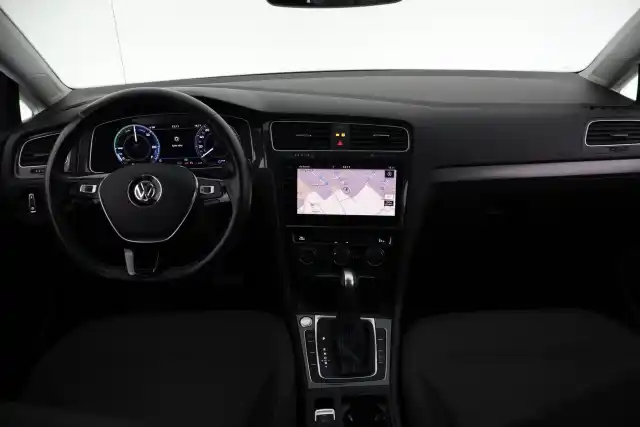 Valkoinen Viistoperä, Volkswagen Golf – VAR-13175