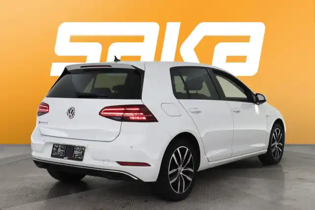 Valkoinen Viistoperä, Volkswagen Golf – VAR-13175