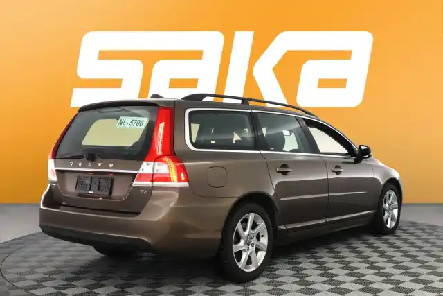 Ruskea Farmari, Volvo V70 – VAR-13262