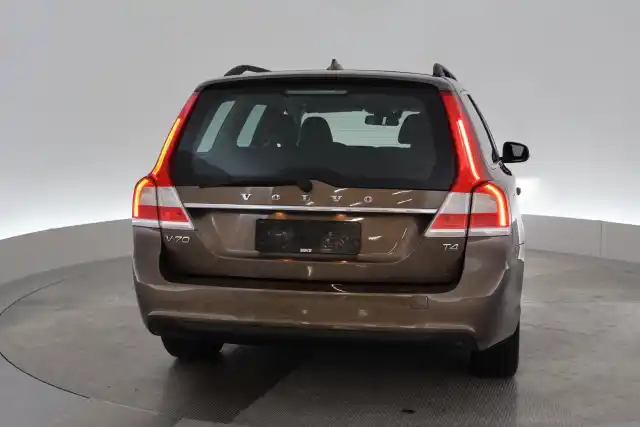 Ruskea Farmari, Volvo V70 – VAR-13262