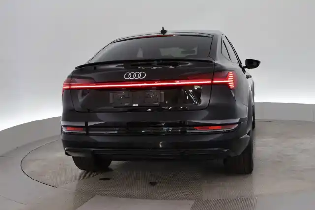 Musta Coupe, Audi e-tron – VAR-13300