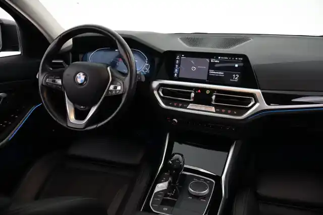 Harmaa Farmari, BMW 330 – VAR-13412