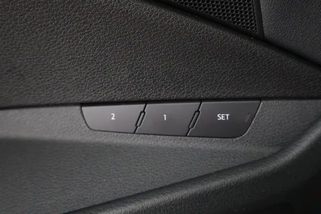 sininen Maastoauto, Audi e-tron – VAR-13608