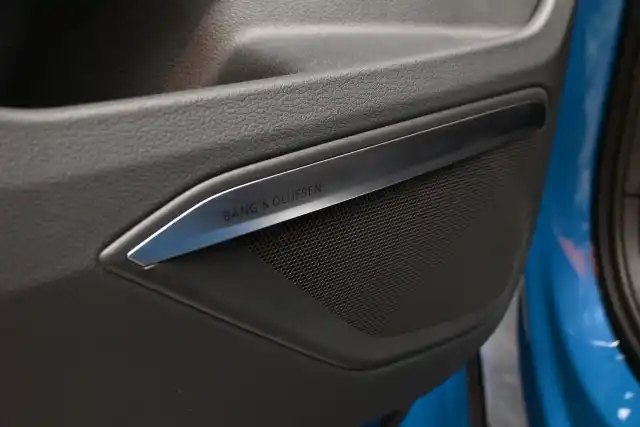 Sininen Coupe, Audi e-tron – VAR-13733