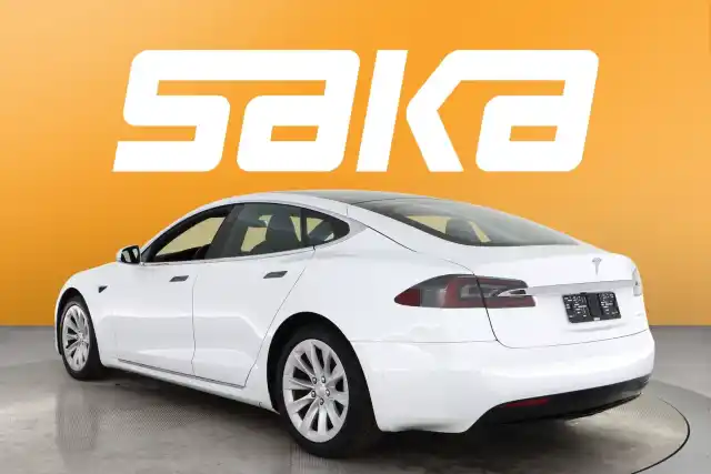 Valkoinen Sedan, Tesla Model S – VAR-13798