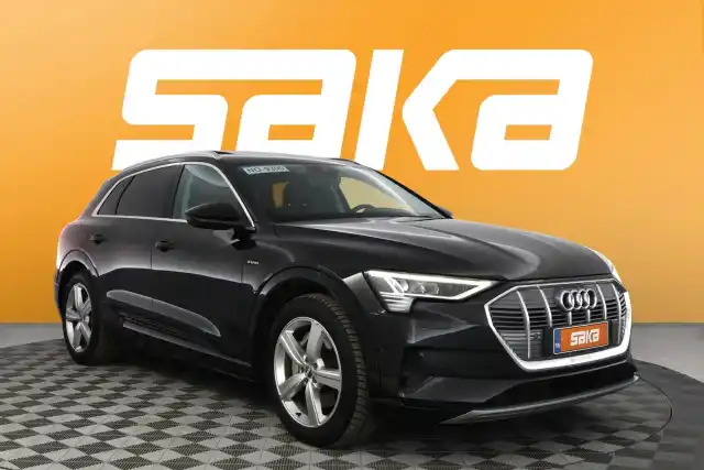 Musta Maastoauto, Audi e-tron – VAR-13883