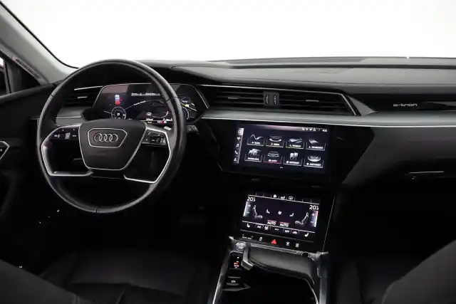 Musta Maastoauto, Audi e-tron – VAR-13883