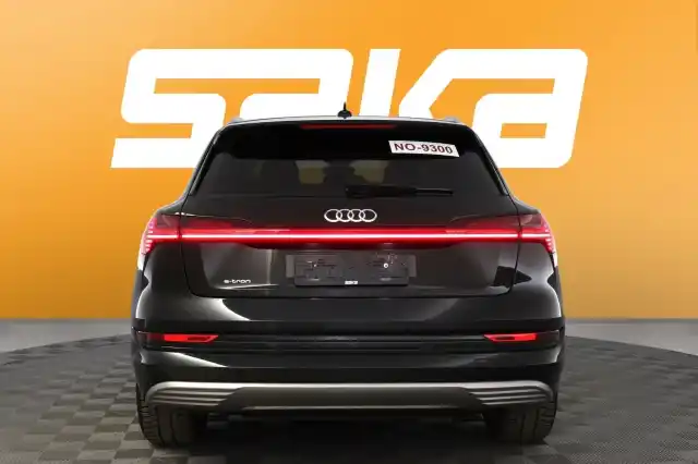 Musta Maastoauto, Audi e-tron – VAR-13883