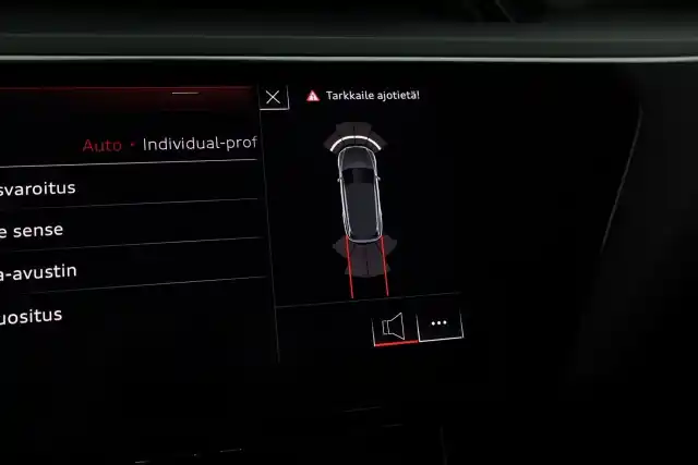 Musta Maastoauto, Audi e-tron – VAR-13883