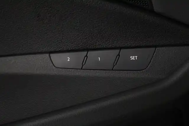 Musta Maastoauto, Audi e-tron – VAR-13883
