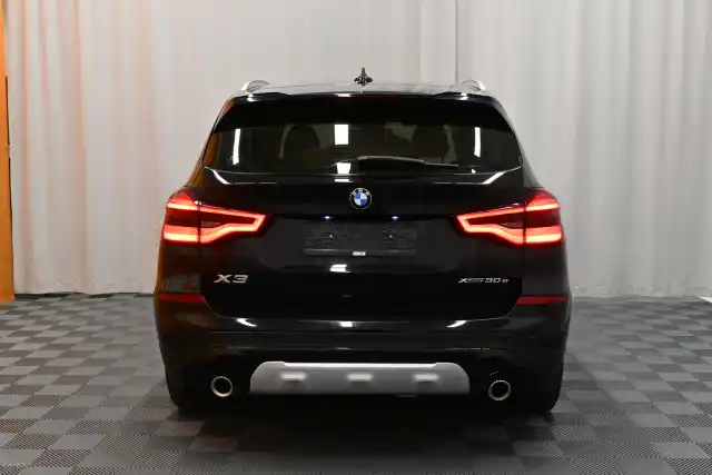 Musta Maastoauto, BMW X3 – VAR-13985