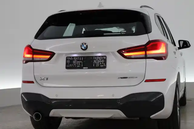Valkoinen Maastoauto, BMW X1 – VAR-14038