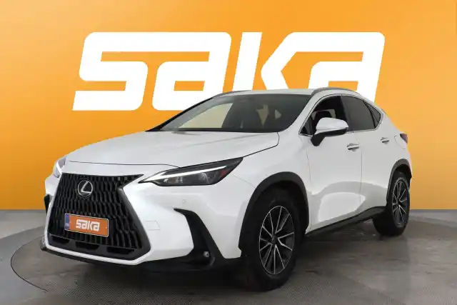 Valkoinen Maastoauto, Lexus NX – VAR-14108