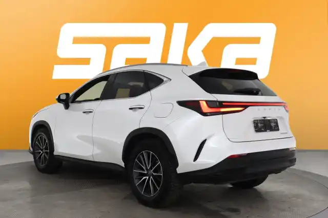 Valkoinen Maastoauto, Lexus NX – VAR-14108