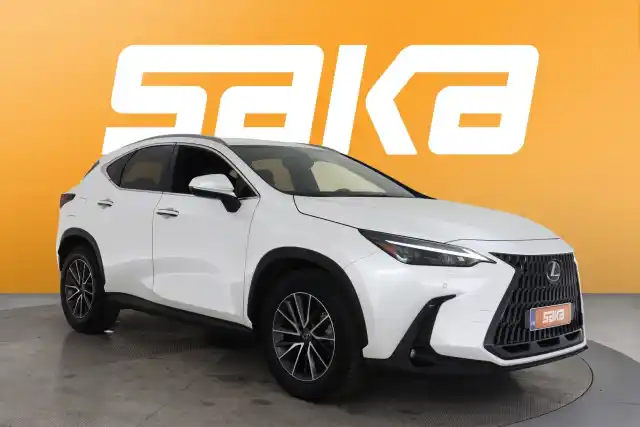 Valkoinen Maastoauto, Lexus NX – VAR-14108