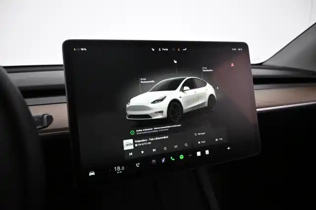 Valkoinen Maastoauto, Tesla Model Y – VAR-14140