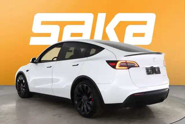 Valkoinen Maastoauto, Tesla Model Y – VAR-14140