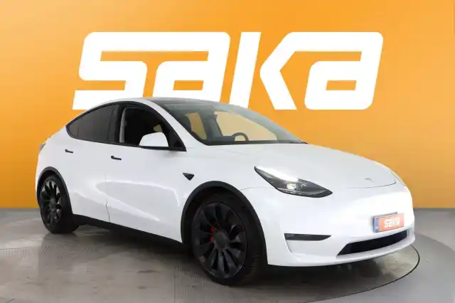 Valkoinen Maastoauto, Tesla Model Y – VAR-14140