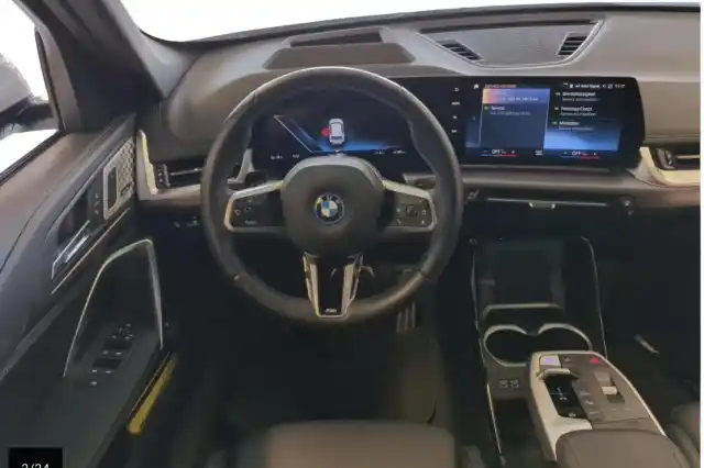 Valkoinen Maastoauto, BMW iX1 – VAR-14274