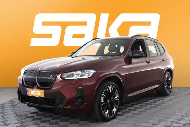 Punainen Maastoauto, BMW iX3 – VAR-14320