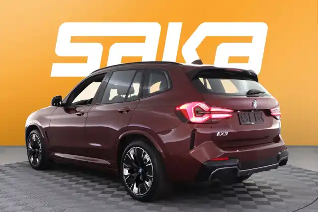 Punainen Maastoauto, BMW iX3 – VAR-14320
