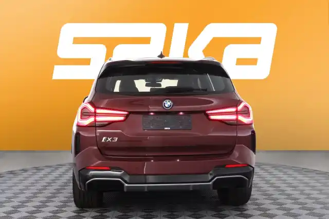 Punainen Maastoauto, BMW iX3 – VAR-14320