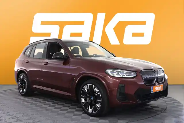 Punainen Maastoauto, BMW iX3 – VAR-14320