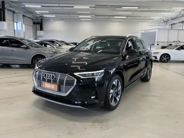 Musta Maastoauto, Audi e-tron – VAR-14354