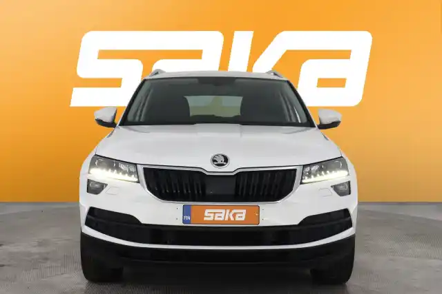 Valkoinen Maastoauto, Skoda Karoq – VAR-14451