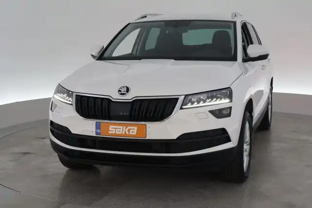 Valkoinen Maastoauto, Skoda Karoq – VAR-14451