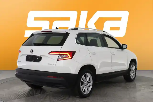 Valkoinen Maastoauto, Skoda Karoq – VAR-14451