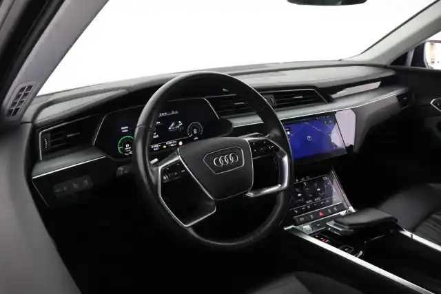 Sininen Maastoauto, Audi e-tron – VAR-14483