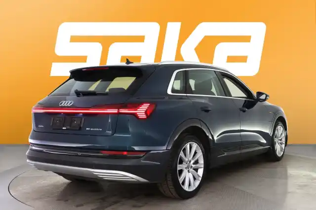 Sininen Maastoauto, Audi e-tron – VAR-14483