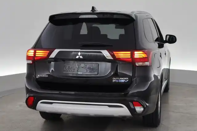 Musta Maastoauto, Mitsubishi Outlander PHEV – VAR-14525